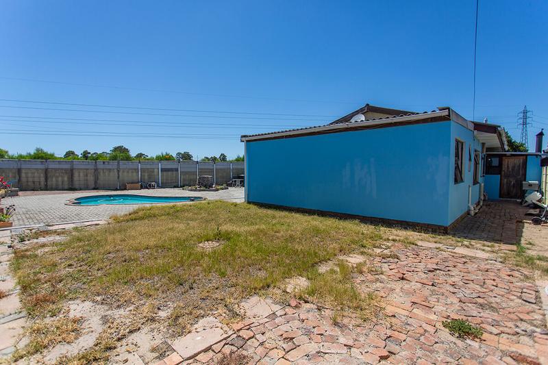 4 Bedroom Property for Sale in Peerless Park North Western Cape